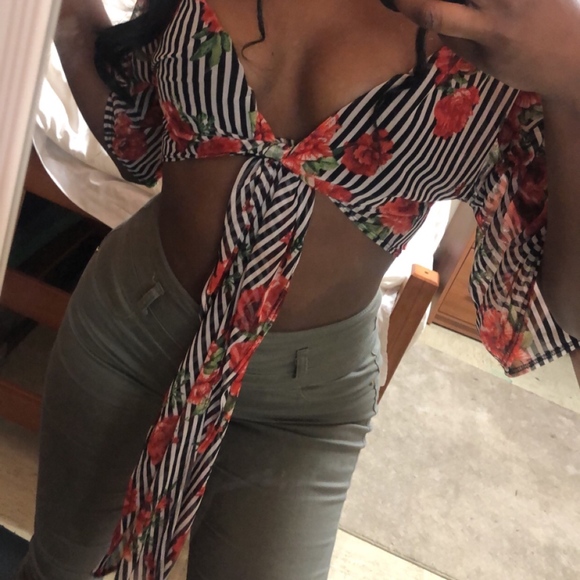 Mesh crop top - Picture 2 of 3